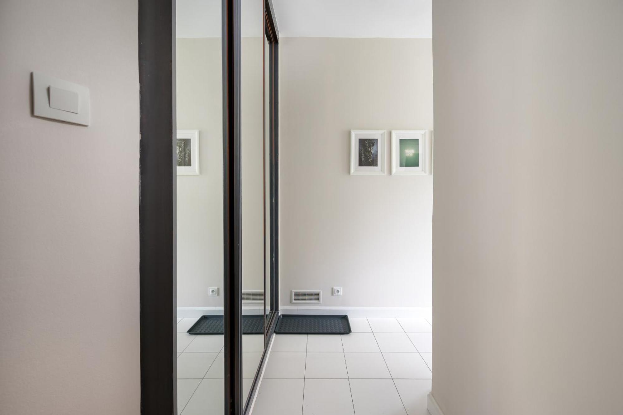 Wola Ratusz Homely Apartment ワルシャワ エクステリア 写真