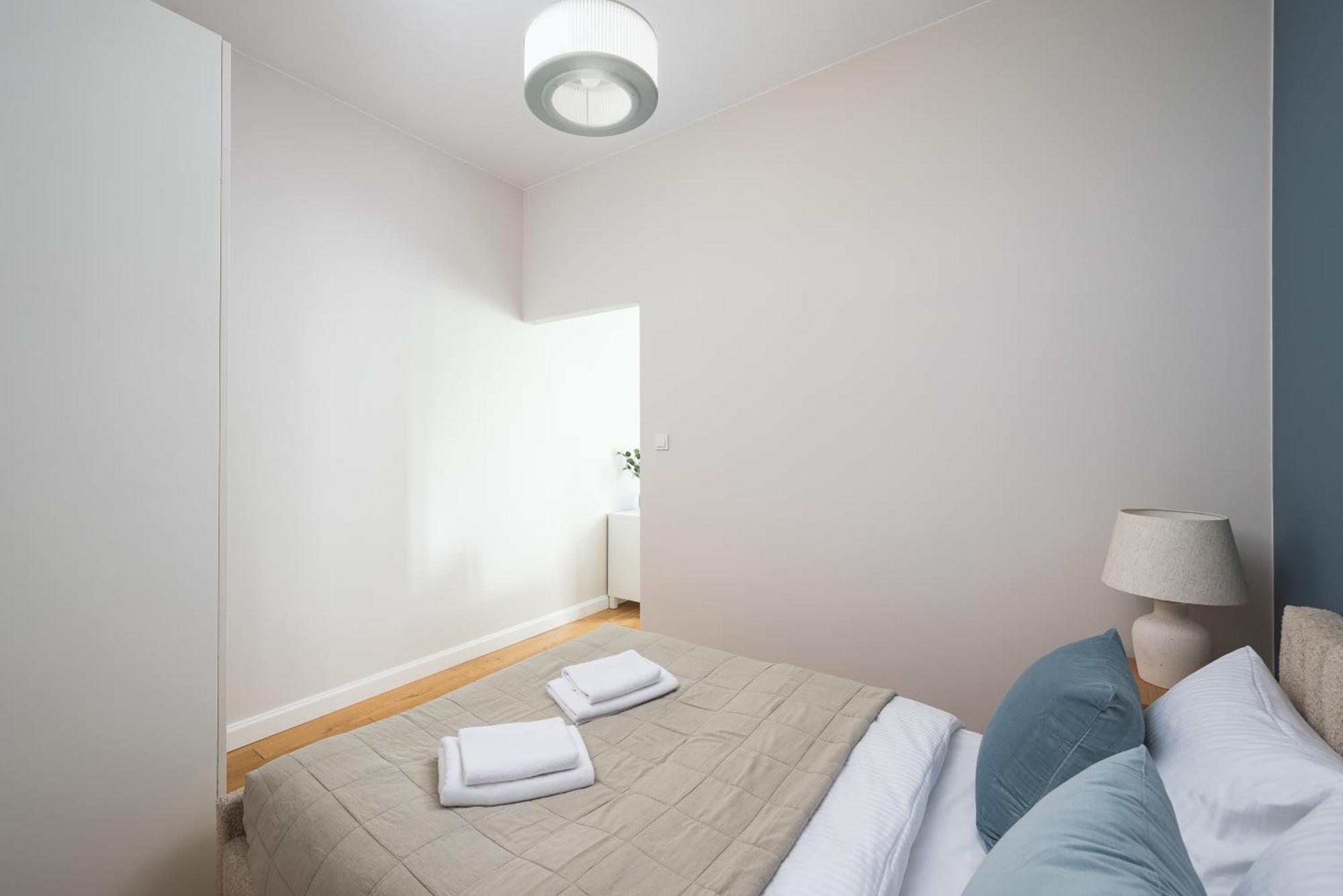 Wola Ratusz Homely Apartment ワルシャワ エクステリア 写真